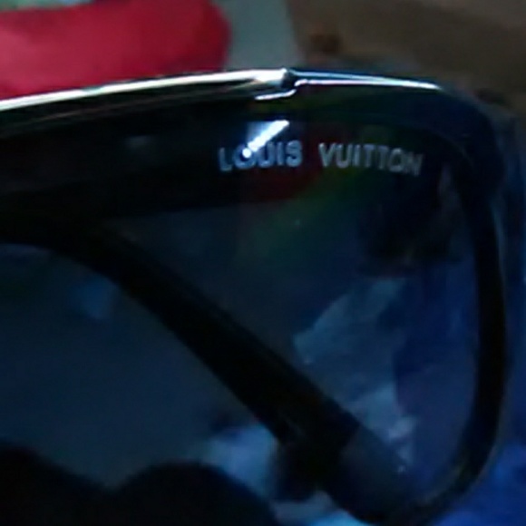 Louis Vuitton Glasses - Picture 2 of 5